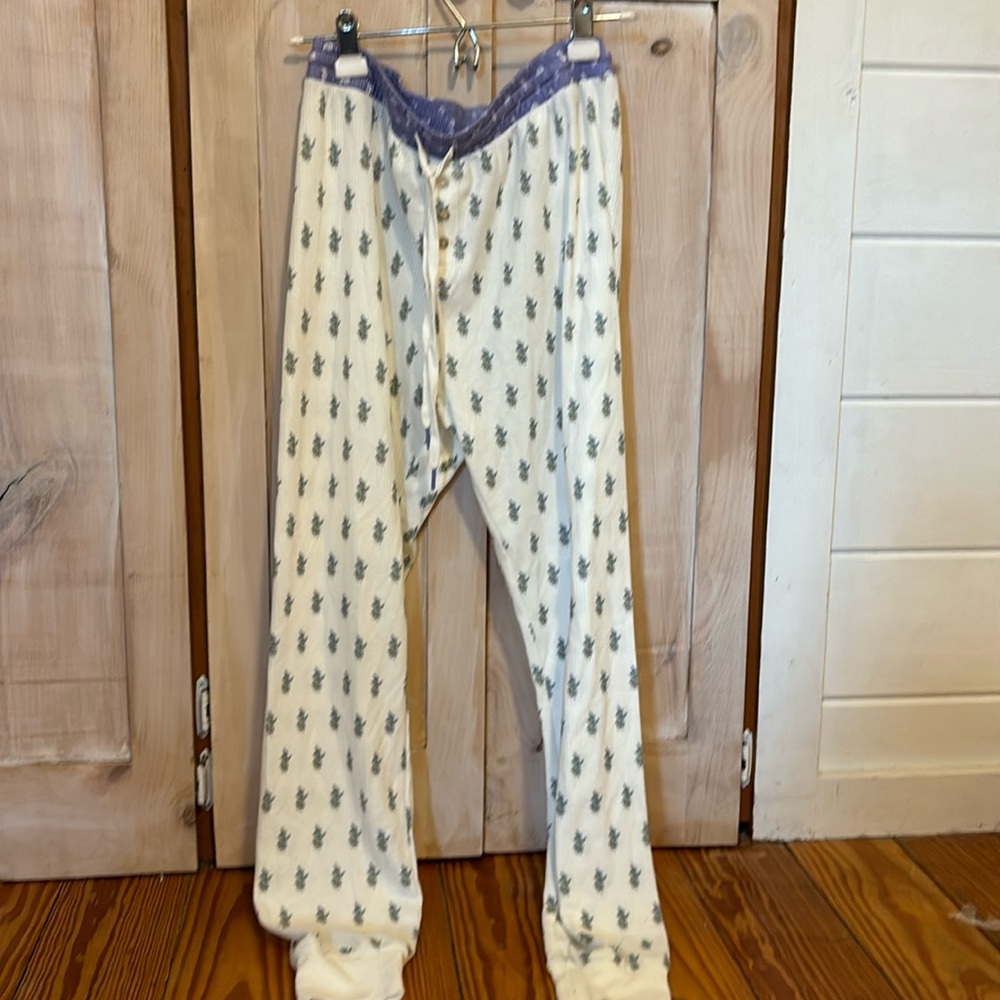 Z supply pajama pants size medium never worn.